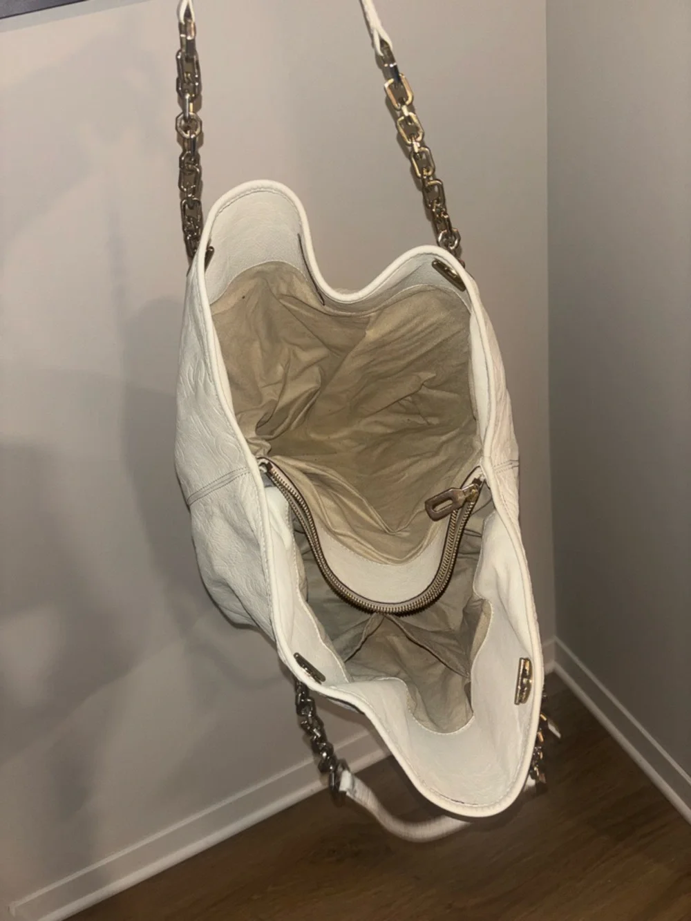 White Louis Vuitton shoulder tote bag - Picture 3 of 6